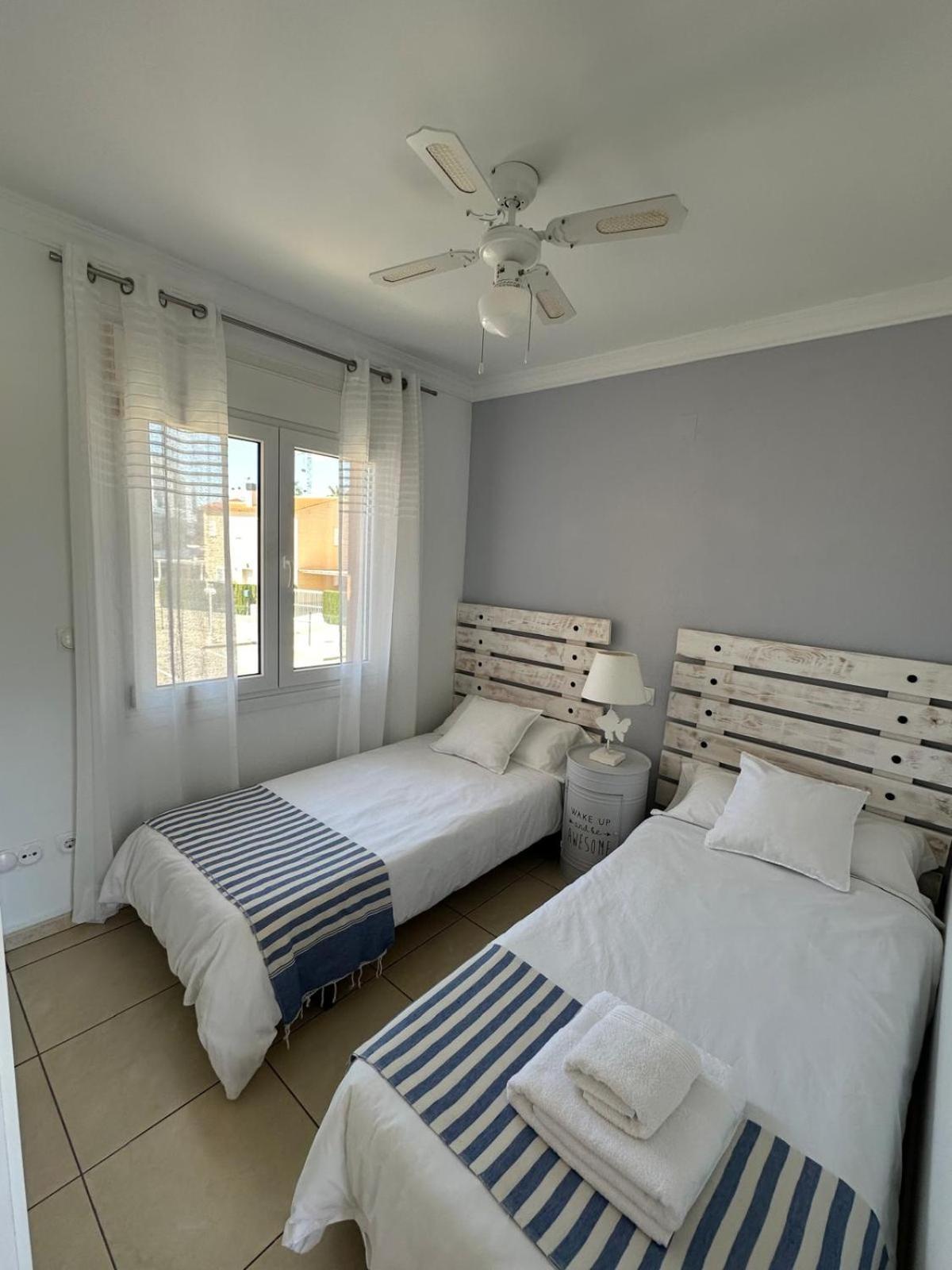Oliva Nova Flat In Front Of Met Daire Dış mekan fotoğraf